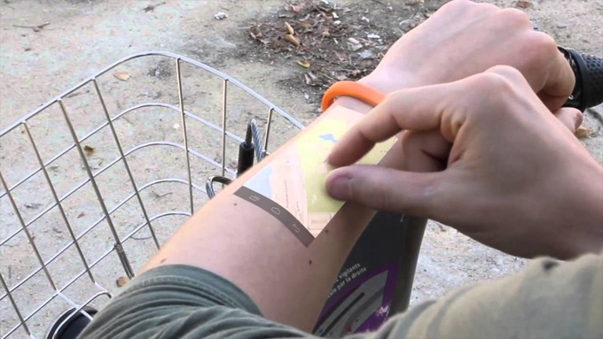 直接在手臂上玩手機？|科技產(chǎn)品設計